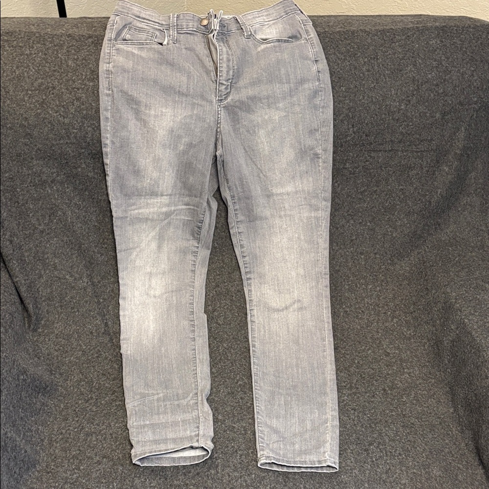 Universal Thread Women's Light Gray Skinny Jeans